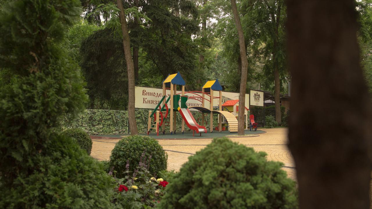 Park-Hotel Golosievo Kiev Buitenkant foto